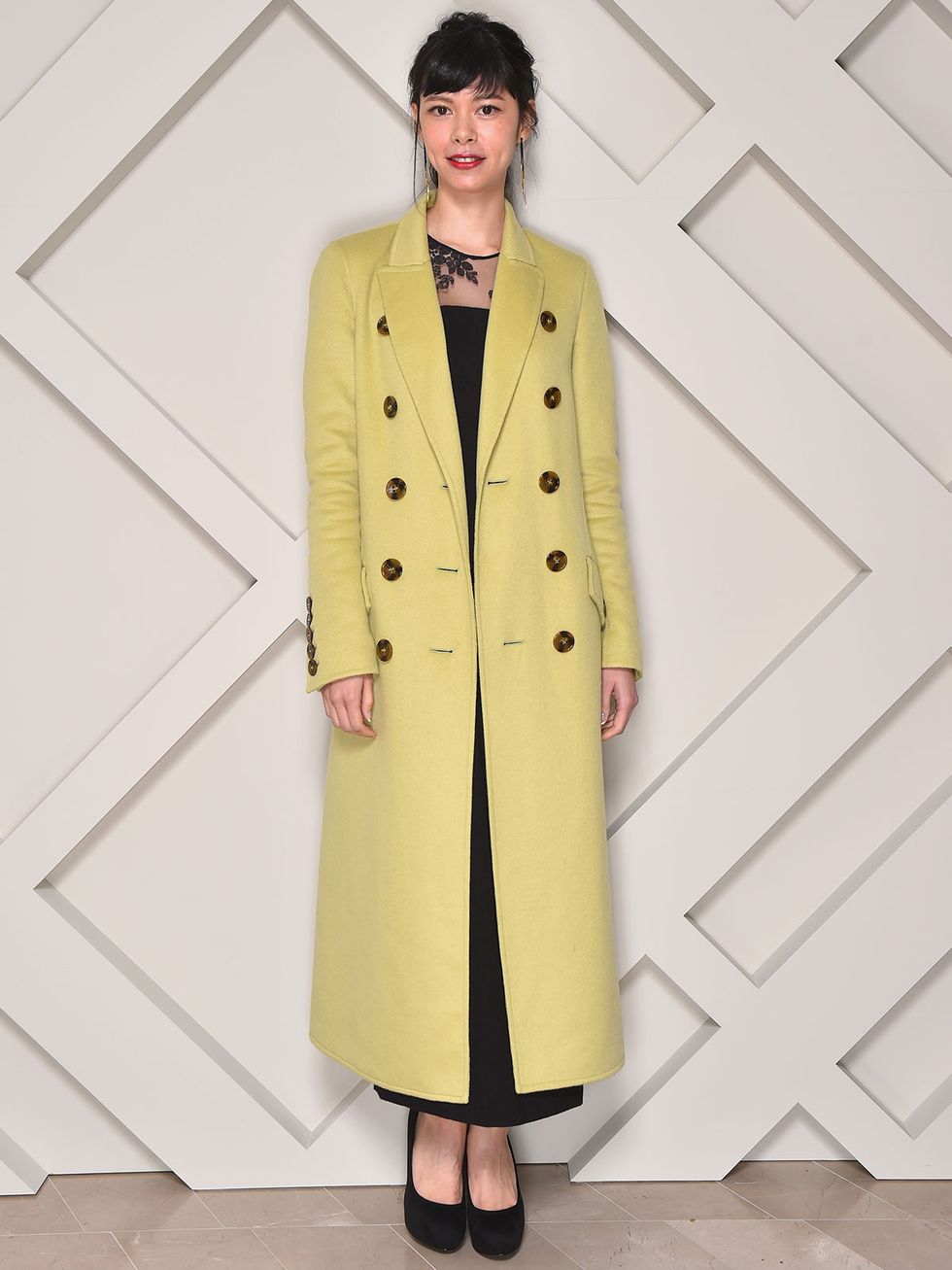 Yellow, Collar, Sleeve, Coat, Outerwear, Slipper, Style, Overcoat, Formal wear, Blazer, 