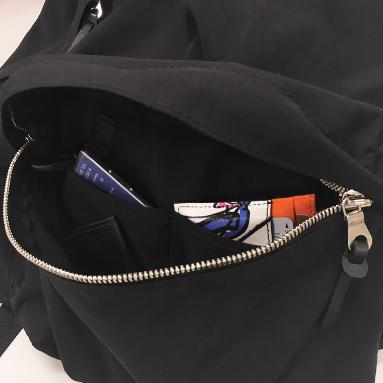Bag, Handbag, Messenger bag, Zipper, Fashion accessory, Luggage and bags, Electric blue, Strap, Diaper bag, Pocket, 