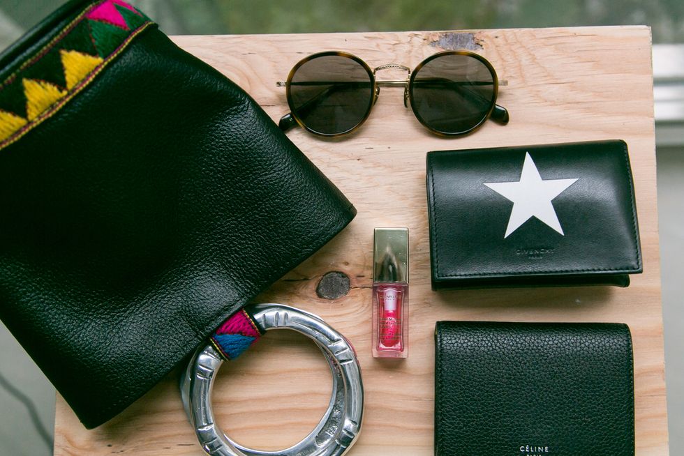 Green, Eyewear, Wallet, Glasses, Fashion accessory, Everyday carry, Material property, Sunglasses, Bag, Vision care, 