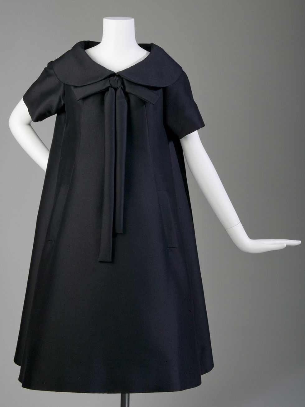 Sleeve, Dress, Style, Formal wear, One-piece garment, Fashion, Black, Grey, Day dress, Costume, 