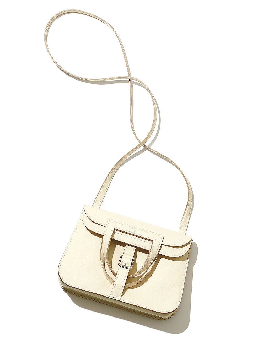 Product, Metal, Shoulder bag, Pattern, Beige, Material property, Silver, Fashion design, Chain, Natural material, 