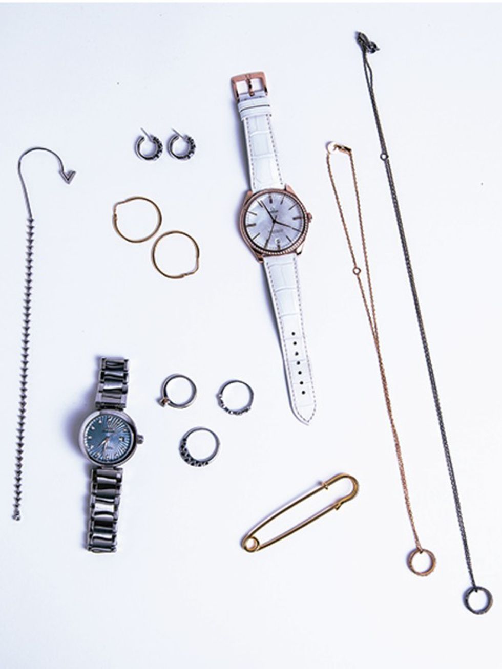 Watch, Font, Analog watch, Metal, Circle, Watch accessory, Nickel, Number, Silver, Still life photography, 