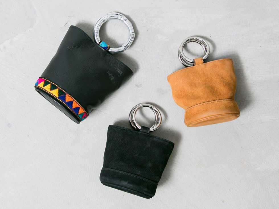 Keychain, Fashion accessory, Hand, Leather, Chain, Rectangle, 