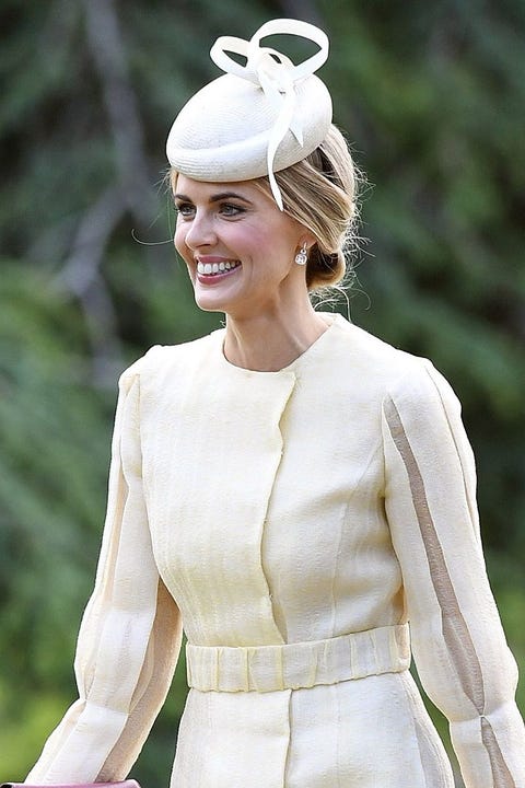 Sleeve, Textile, White, Dress, Facial expression, Headpiece, Hair accessory, Headgear, Costume accessory, Fashion,