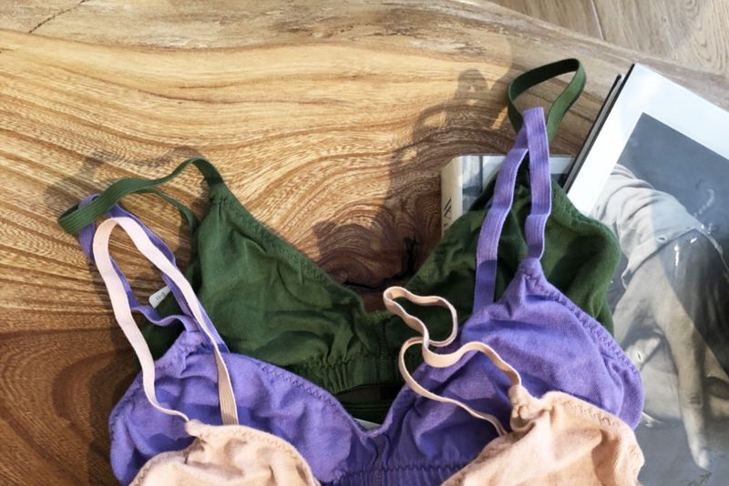 Bag, Purple, Hardwood, Electric blue, Wood stain, Shoulder bag, Undergarment, Brassiere, Strap, Plywood, 