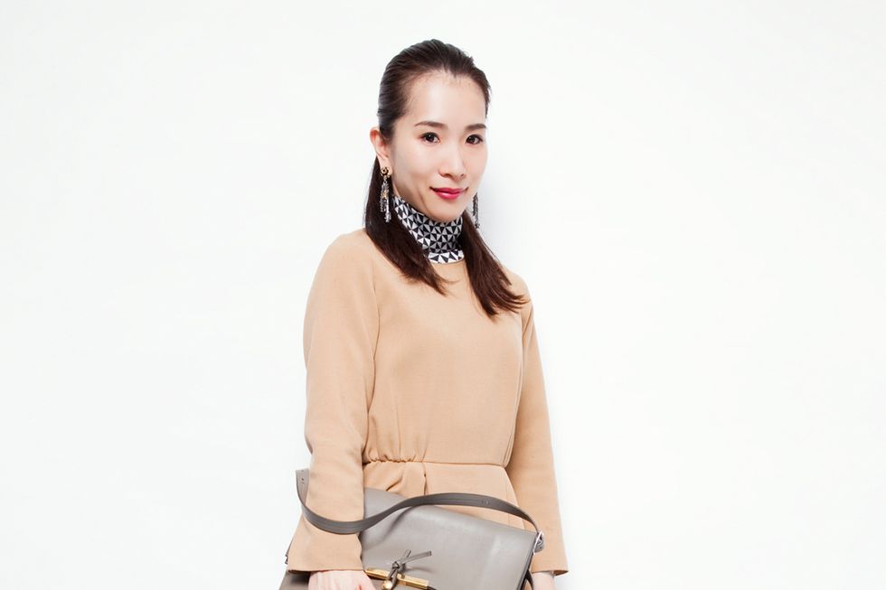 Clothing, Brown, Sleeve, Shoulder, Bag, Textile, Joint, Outerwear, Khaki, Fashion accessory, 