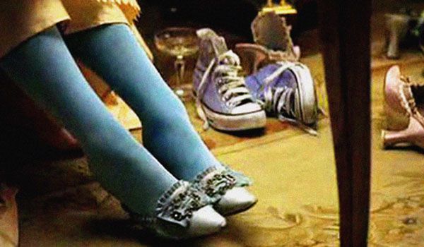 Blue, Shoe, Human leg, Athletic shoe, Walking shoe, Nail, Outdoor shoe, Ankle, Foot, Skate shoe, 