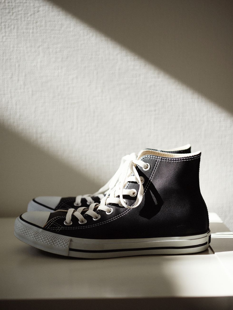 Footwear, Product, Shoe, White, Style, Sneakers, Light, Carmine, Logo, Black, 