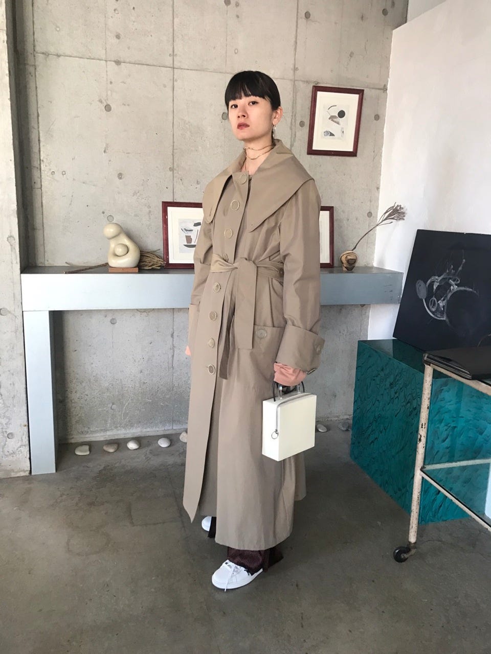 Sleeve, Coat, Collar, Overcoat, Beige, Street fashion, Bag, Trench coat, Fur, Pocket, 