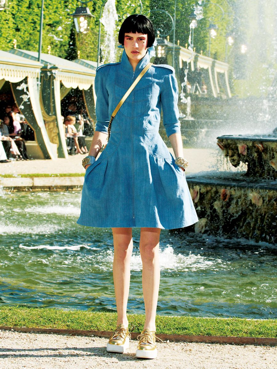 Dress, Style, Collar, One-piece garment, Street fashion, Day dress, Electric blue, Water feature, Bag, Cocktail dress, 