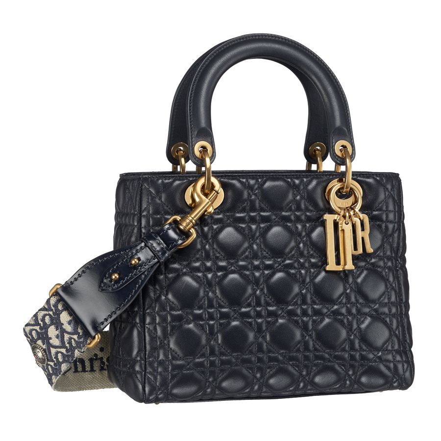 Handbag, Bag, Fashion accessory, Shoulder bag, Product, Beauty, Leather, Fashion, Material property, Design, 