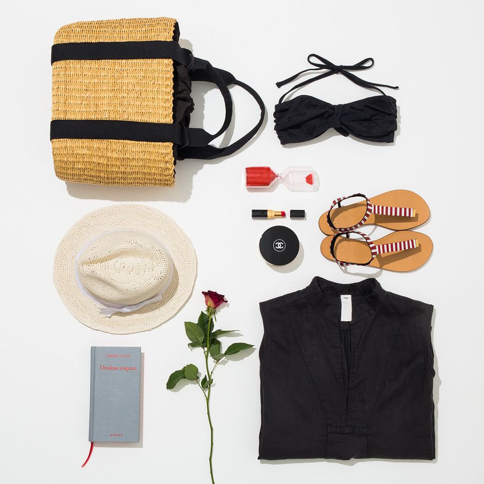 Bag, Collar, Sunglasses, Costume accessory, Wallet, Home accessories, Button, Leather, Shoulder bag, Basket, 