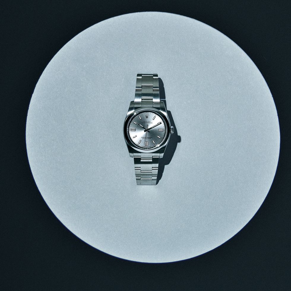 Watch, Glass, Watch accessory, Grey, Circle, Clock, Brand, Still life photography, Silver, Strap, 