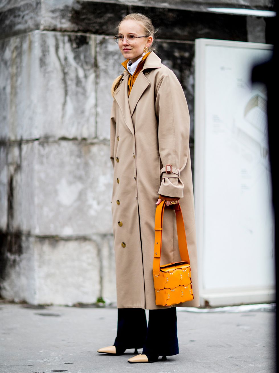 Coat, Standing, Outerwear, Overcoat, Collar, Street fashion, Bag, Fashion, Temple, Blazer, 