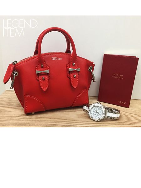 Product, Bag, Red, Style, Analog watch, Fashion accessory, Shoulder bag, Fashion, Luggage and bags, Carmine, 
