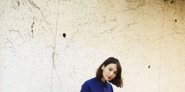 Clothing, Sleeve, Shoulder, Collar, Textile, Style, Street fashion, Knee, Beige, Electric blue, 