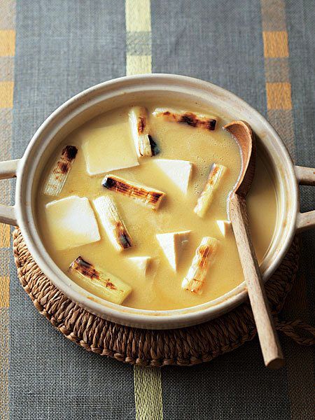 白味噌とねぎの湯豆腐 のレシピ 作り方 Elle Gourmet エル グルメ