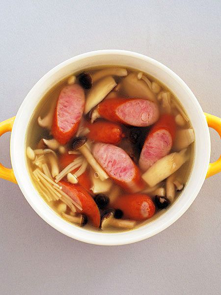ウィンナーときのこのスープ のレシピ・作り方｜ELLE gourmet [エル・グルメ]