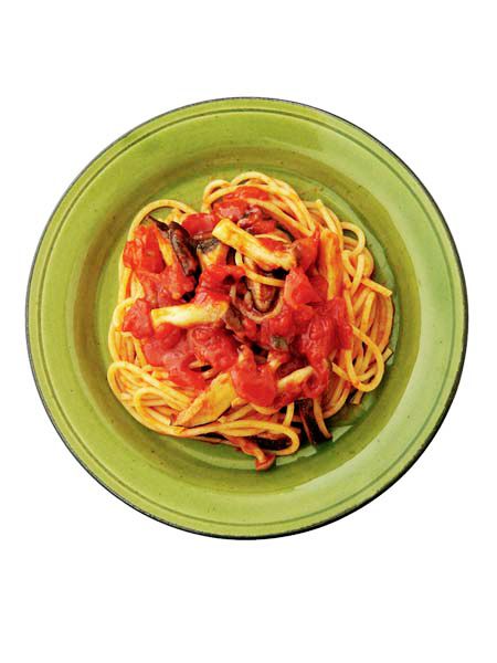 きのこたっぷりトマトスパゲッティ のレシピ・作り方｜ELLE gourmet [エル・グルメ]