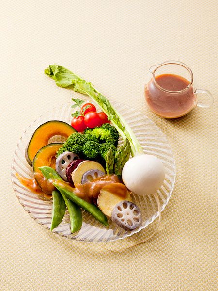 温野菜のサラダ しょうゆ麹のフレンチドレッシング のレシピ 作り方 Elle Gourmet エル