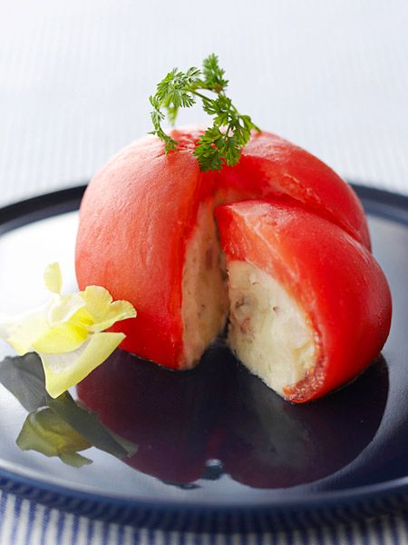 トマトファルシ　サラダ仕立て のレシピ・作り方｜ELLE gourmet [エル・グルメ]