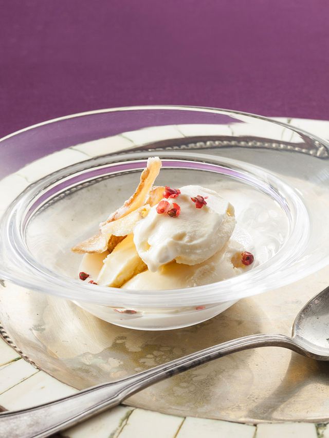 ジンジャーシュガーとピンクペッパーを添えたアイスクリーム［火星］ のレシピ・作り方｜ELLE gourmet [エル・グルメ]