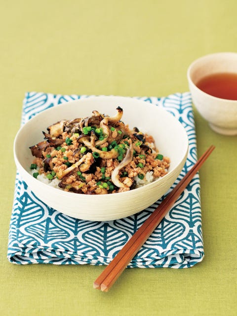 きのこの柚子こしょうマリネ入りヘルシー鶏そぼろ丼 のレシピ 作り方 Elle Gourmet