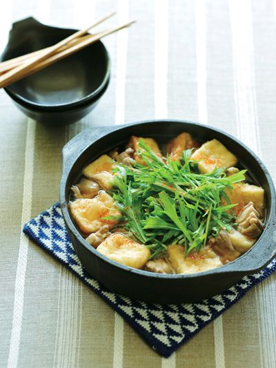 揚げだし豆腐と鶏もも肉の鍋 のレシピ・作り方｜ELLE gourmet [エル・グルメ]