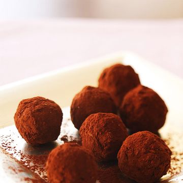 ラム酒風味のチョコトリュフ のレシピ・作り方｜ELLE gourmet [エル・グルメ]