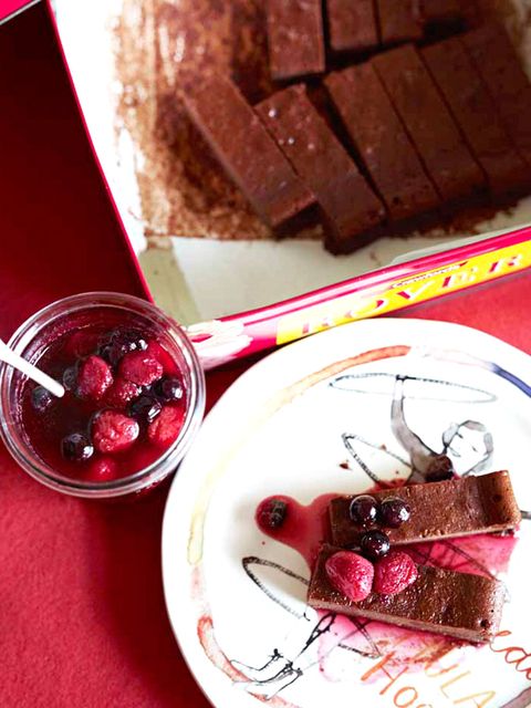 チョコケーキ With スパイシーベリーのコンポート のレシピ 作り方 Elle Gourmet エル グルメ