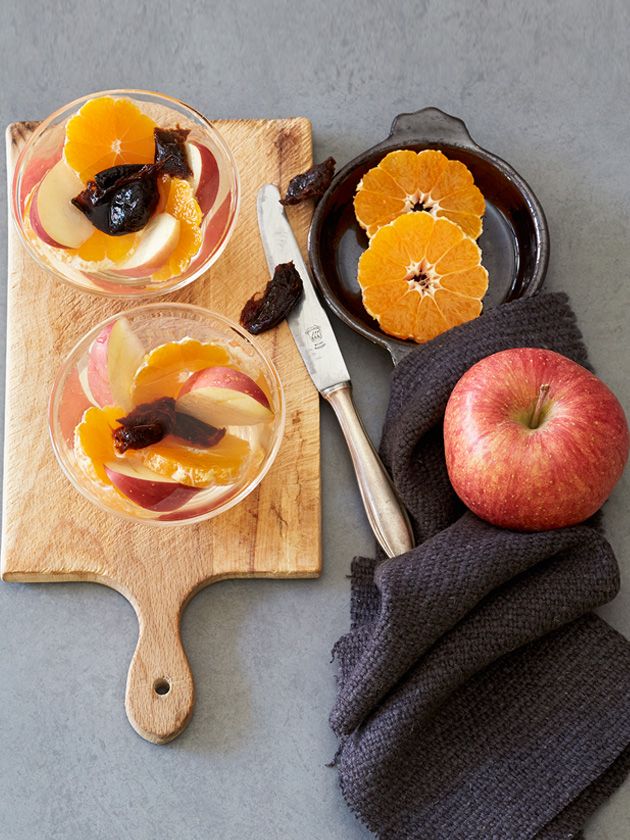りんご、みかん、プルーンのデトックス・ウォーター のレシピ・作り方｜ELLE gourmet [エル・グルメ]