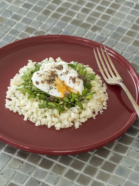 カリフラワーライスのポーチドエッグ添え のレシピ 作り方 Elle Gourmet エル グルメ