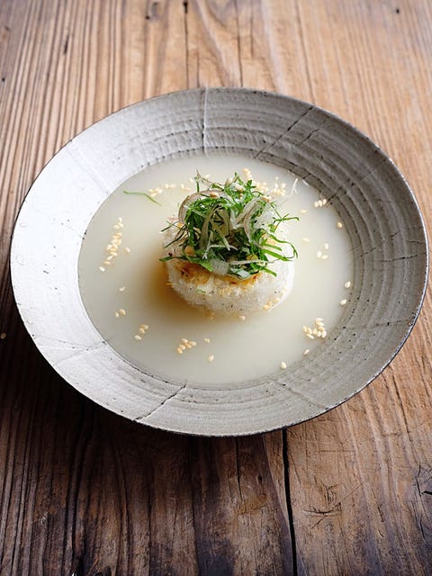 焼きおにぎりの冷やし白味噌茶漬け のレシピ 作り方 Elle Gourmet エル グルメ