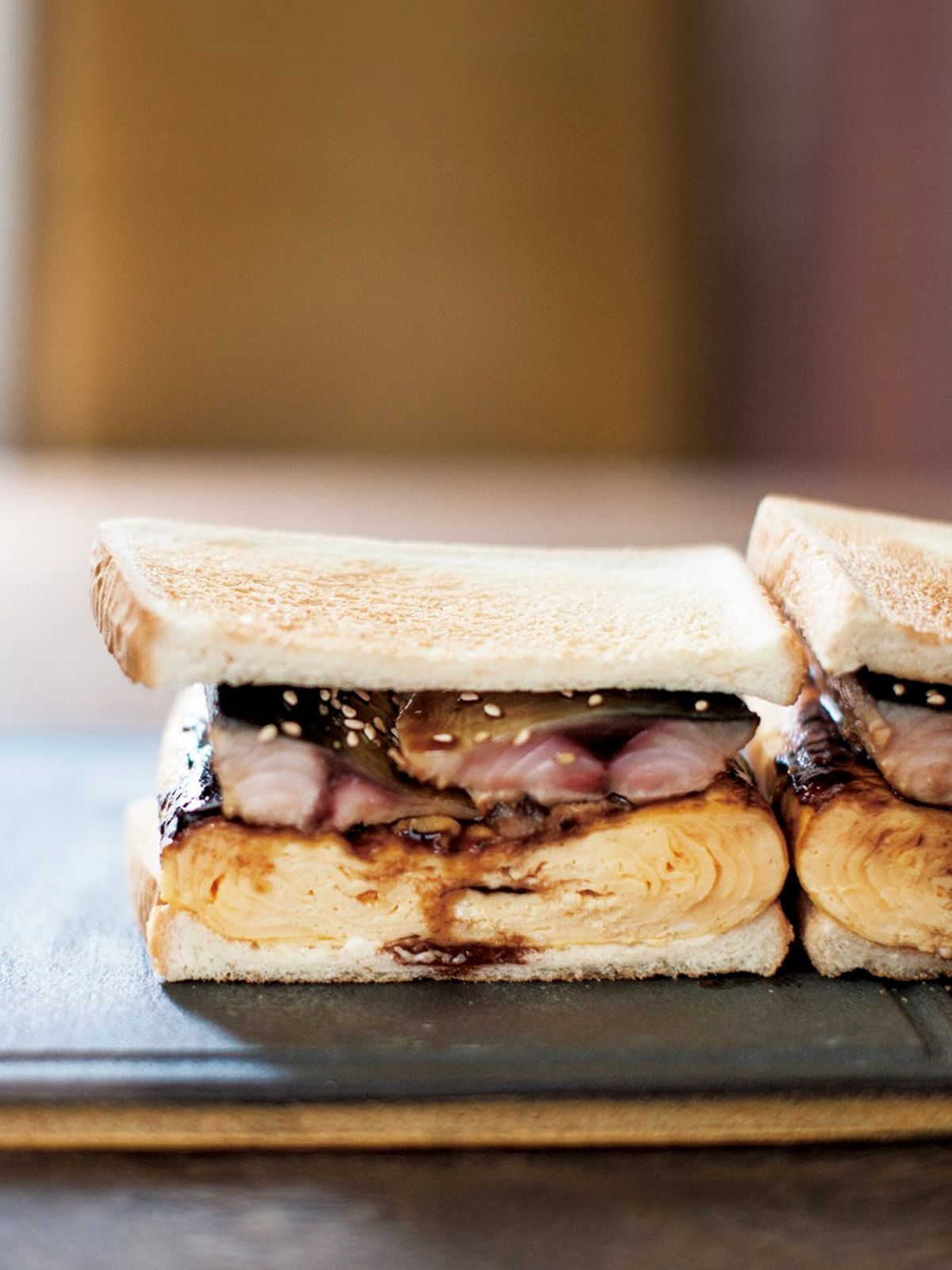 厚焼き卵とさばの照り焼き 八丁味噌のサンドイッチ のレシピ 作り方 Elle Gourmet エル グルメ