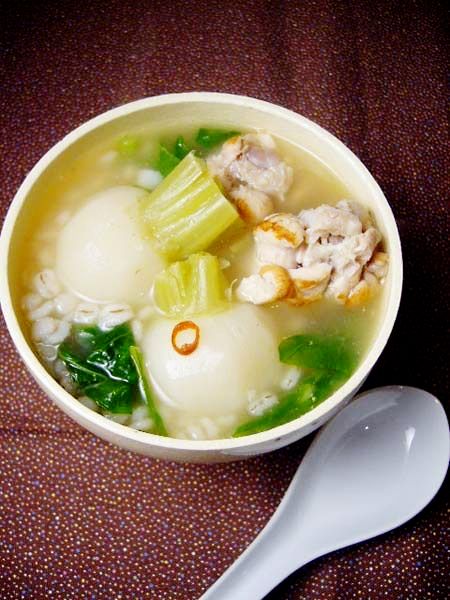 かぶと鶏肉と押麦の中華風スープ のレシピ・作り方｜ELLE gourmet [エル・グルメ]
