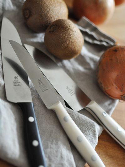 Ingredient, Produce, Kitchen utensil, Cutlery, Kitchen knife, Natural foods, Fruit, Blade, Knife, Silver, 