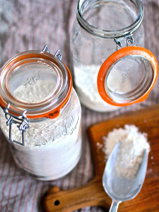 Ingredient, Food storage containers, Mason jar, Cutlery, Spice, Kitchen utensil, Seasoning, Chemical compound, Dishware, Household silver, 