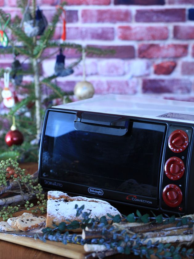 Electronic device, Red, Christmas decoration, Display device, Brick, Christmas ornament, Holiday, Brickwork, Ornament, Gas, 