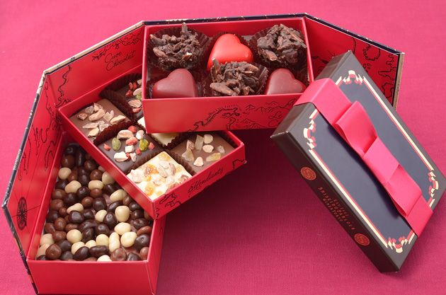 Box, Confectionery, Ingredient, Giri choco, Chocolate, Honmei choco, Packaging and labeling, Sweetness, Baggage, Bonbon, 