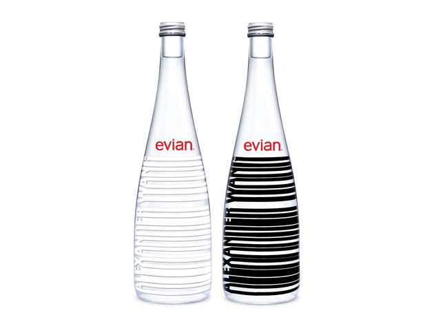 「エビアン」×「アレキサンダー・ワン」のプレミアムな限定グラス