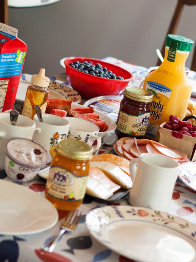 Serveware, Dishware, Food, Bottle, Drinkware, Tableware, Table, Porcelain, Ingredient, Plate, 