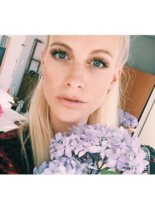 Lip, Eyebrow, Eyelash, Petal, Iris, Beauty, Selfie, Cut flowers, Blond, Eye liner, 