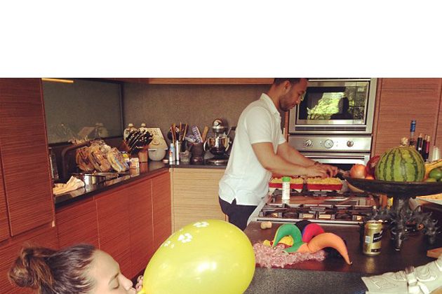 Human, Balloon, Party supply, Countertop, Houseplant, Party, Cooking, Kitchen, Swiss ball, Toy, 