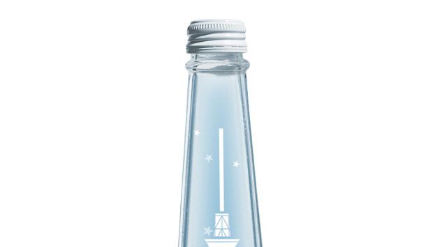 Drinkware, Glass, Liquid, Bottle, Fluid, Barware, Transparent material, Aqua, Glass bottle, Flask, 