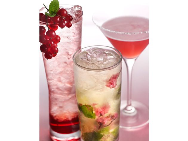 Liquid, Drink, Fluid, Glass, Drinkware, Alcoholic beverage, Cocktail, Tableware, Classic cocktail, Produce, 