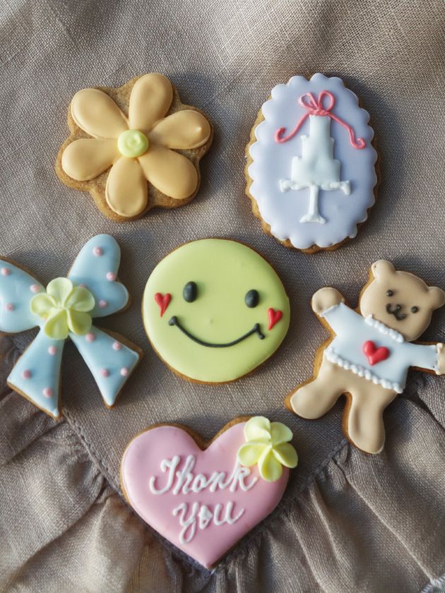 Icing, Fondant, Food, Royal icing, Sweetness, Marshmallow, Gingerbread, Cookies and crackers, Snack, Baked goods, 