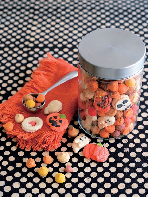 Orange, Food, Peach, Pattern, Produce, Food storage containers, Lid, Take-out food, Polka dot, Home accessories, 