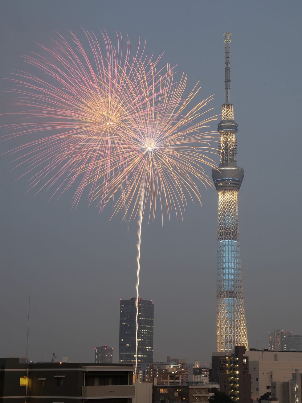 Urban area, Tower block, Metropolitan area, City, Metropolis, Tower, Atmospheric phenomenon, Commercial building, Fireworks, Landmark, 