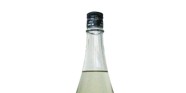 Glass bottle, Product, Bottle, Liquid, Glass, Drink, Logo, Carmine, Drinkware, Bottle cap, 