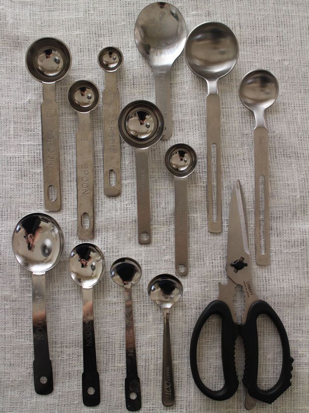 Kitchen utensil, Metal, Cutlery, Spoon, Steel, Tool, Silver, Household hardware, Circle, Aluminium, 